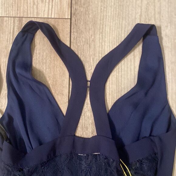 BCBGeneration Stunning Navy Blue with Lace Detail Size 0 Dress - Picture 8 of 8